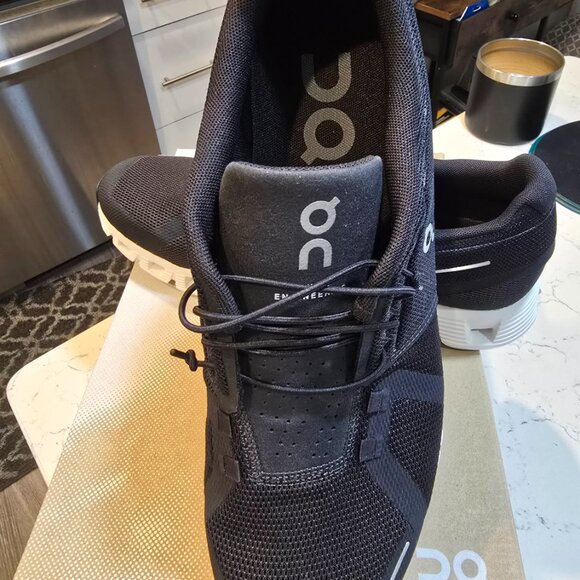 On Cloud 5 (Black/White) - Mens Size 11 NEW - SKU 59.98919 - Running - Hiking - Picture 3 of 11